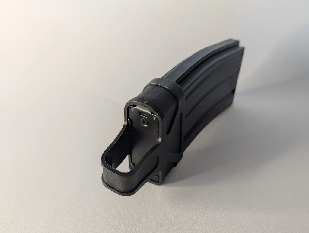 Schwarze Gummi-Magazinschleife 5.56 Airsoft – Detailaufnahme